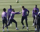epa10392410 (L-R) Real Madrid's players Eduardo Camvainga, Vinicius Jr, Eder Militao, Thibaut Courtois, David Alaba and Rodrygo Goes take part in a training session held at Valdebebas Sports City in Madrid, central Spain, 06 January 2023. Real Madrid will face Villarreal CF in their Spanish LaLiga soccer match on 07 January. EPA/SERGIO PEREZ/Foto: Sergio Perez