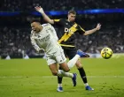 Soccer Football - LaLiga - Real Madrid v Rayo Vallecano - Santiago Bernabeu, Madrid, Spain - February 1, 2026 Real Madrid's Kylian Mbappe in action with Rayo Vallecano's Florian Lejeune REUTERS/Ana Beltran/Foto: Ana Beltran