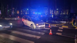 Automobil udario pješaka kod trolejbuske okretaljke na Trgu Austrije/Almir Šarenkapa
