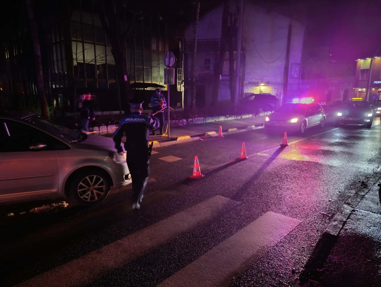 Automobil udario pje&scaron;aka kod trolejbuske okretaljke na Trgu Austrije/Almir &Scaron;arenkapa