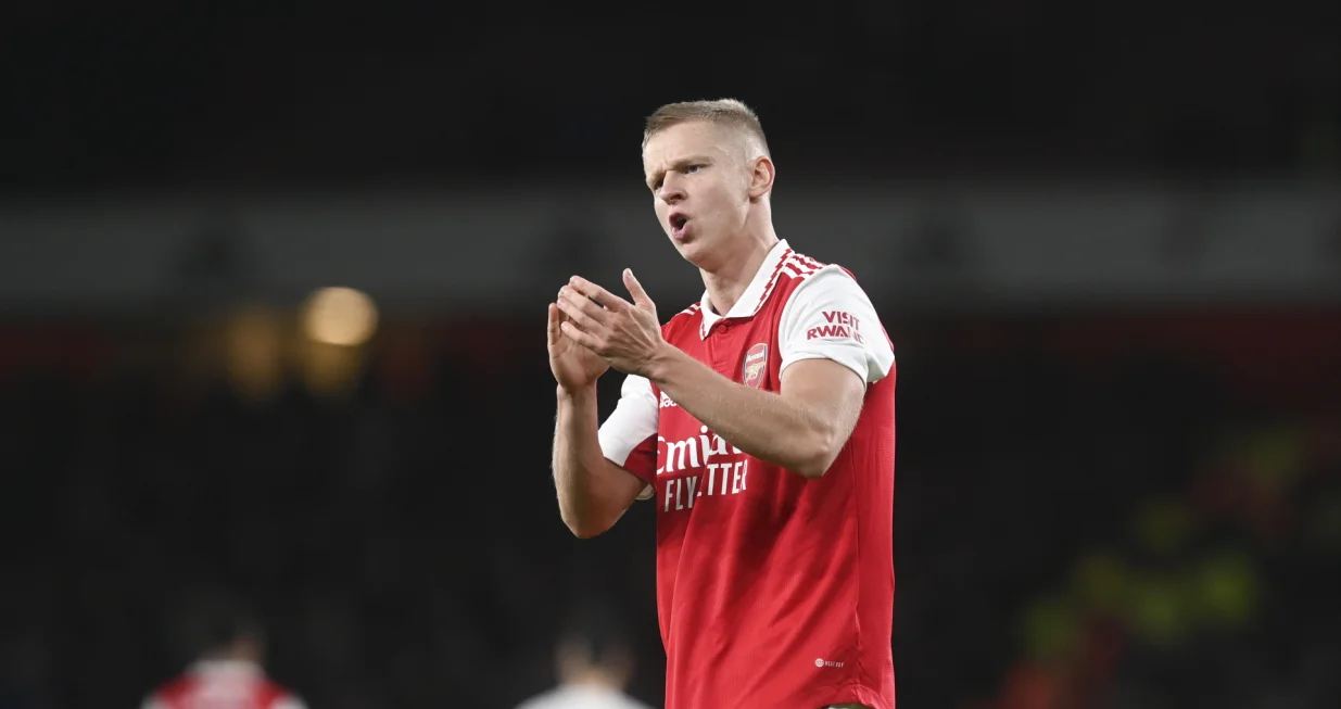 epa10387839 Oleksandr Zinchenko of Arsenal applauds fans after the English Premier League soccer match between Arsenal London and Newcastle United in London, Britain, 03 January 2023. EPA/Neil Hall EDITORIAL USE ONLY. No use with unauthorized audio, video, data, fixture lists, club/league logos or 'live' services. Online in-match use limited to 120 images, no video emulation. No use in betting, games or single club/league/player publications/Foto: Neil Hall