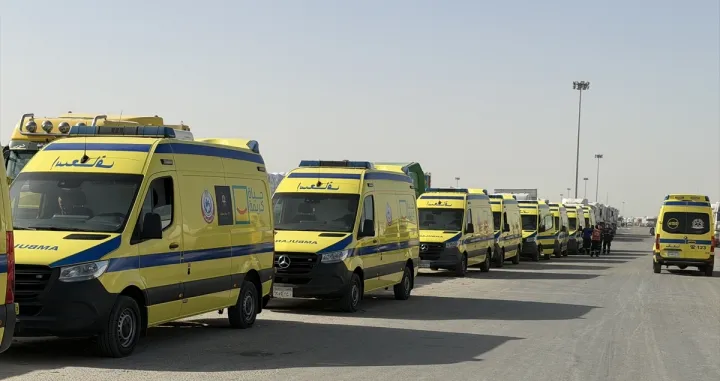 Egipatska kola hitne pomoći i medicinski timovi stižu na granični prelaz Rafah, vrata Gaze prema svijetu na egipatskoj granici, spremni da dostave humanitarnu i medicinsku pomoć Gazi ako prelaz bude otvoren, u Rafahu, Egipat, 2. februara/Ahmed Sayed
