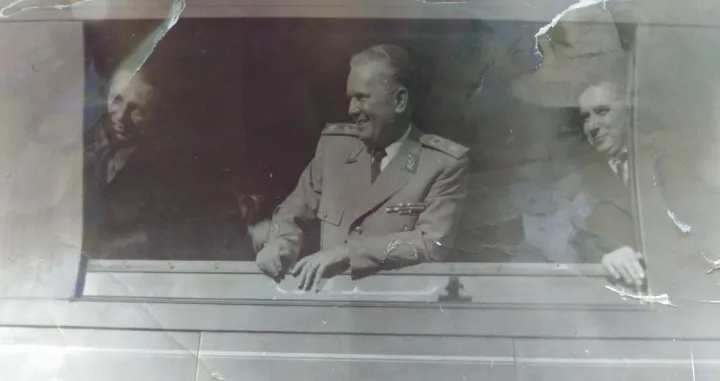 Snimak Ljube Ćurića: Tito u Plavom vozu 1960. godine na Željezničkoj stanici u Kaknju/