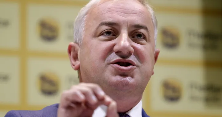 epa10236058 President of the Party of democratic progress (PDP) Branislav Borenovic speaks during a press conference in Belgrade, Serbia, 11 October 2022. A coalition around Jelena Trivic has made a request for a recount and cancellation of election for the President of the Republic of Srpska. EPA/ANDREJ CUKIC/Andrej Cukic