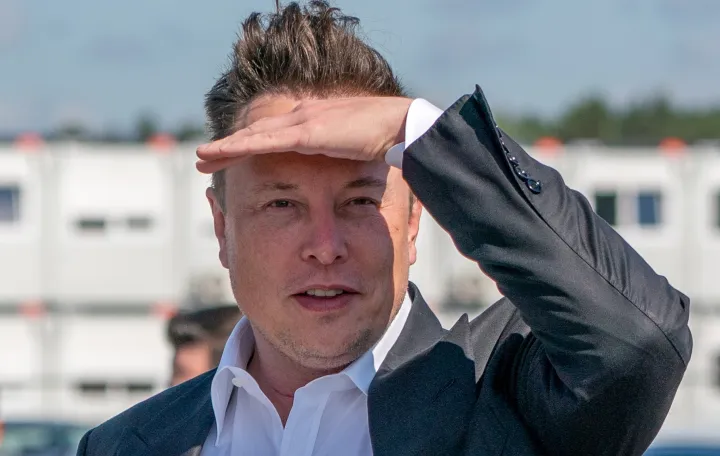 epa09889605 (FILE) - Tesla and SpaceX CEO Elon Musk arrives for a statement at the construction site of the Tesla Giga Factory in Gruenheide near Berlin, Germany, 03 September 2020 (reissued 14 April 2022). A statement published by the US Securities and Exchange Commission (SEC) on 14 April 2022 reads that Elon Musk has filed a proposal to acquire all available Twitter shares at a price of 54.20 US dollars per share, an offer that would total in 43.4 billion USD of company value. EPA/ALEXANDER BECHER *** Local Caption *** 56315886/Alexander Becher