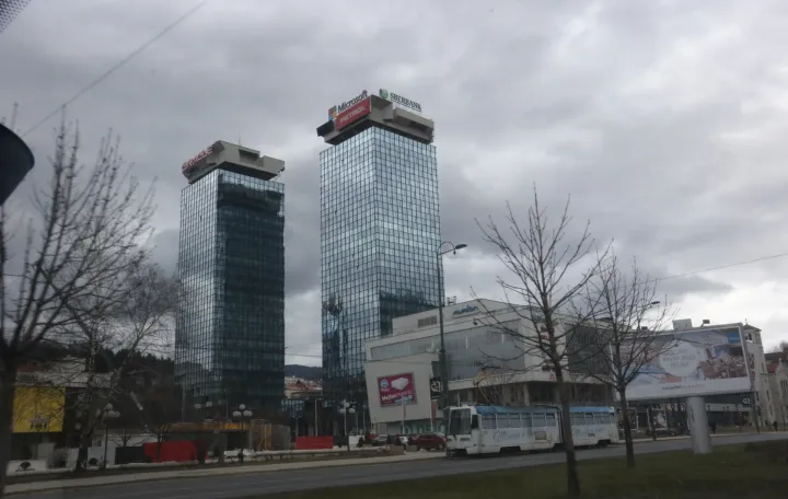 Uslikati lokacije i izgradnju zgrada ukoliko su se počele graditi- Luksuzno naselje na Crnom Vrhu-Milkosov Green City- Tri nebodera na Pofalićima- Marija Green Tower (treći UNITIC-ov neboder)- Sarajevo Tower (u blizini Hitne pomoći)/Didier Torche