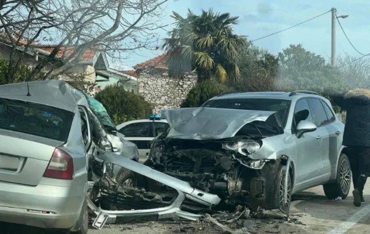 Uni&scaron;tena vozila/Hercegovina.info/