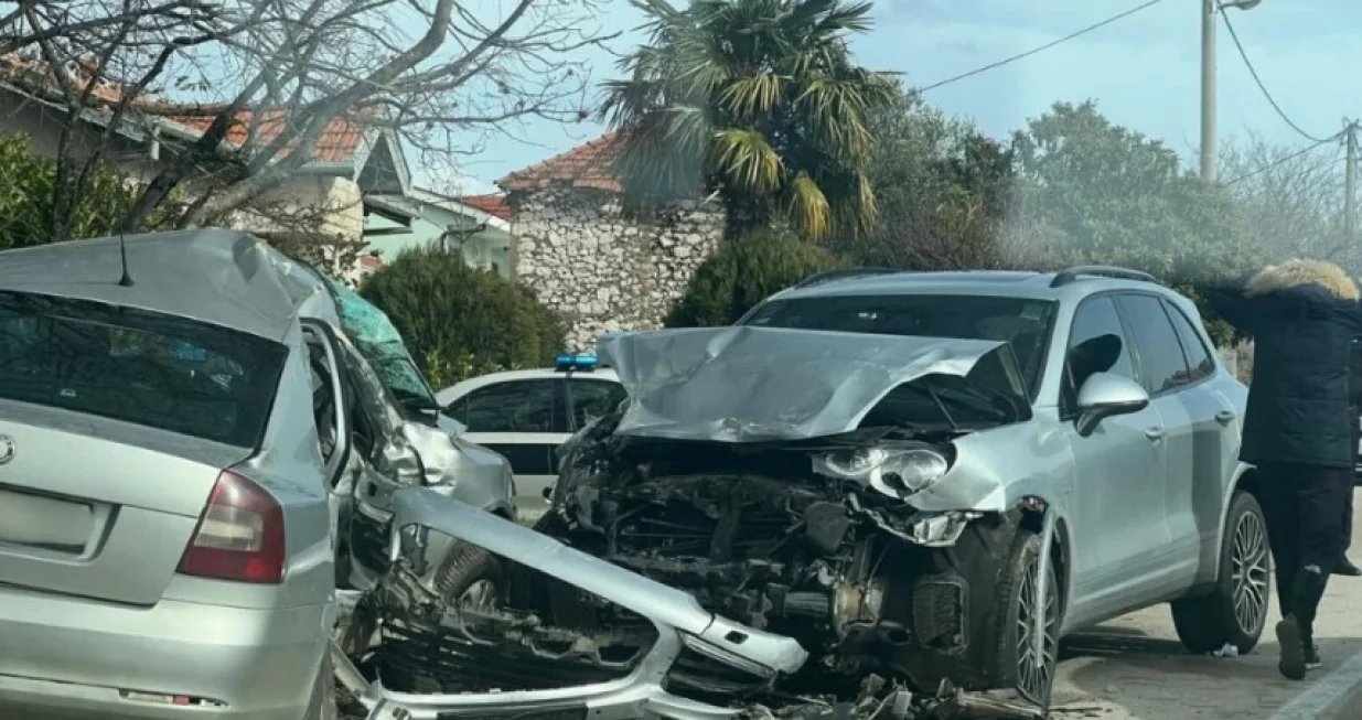 Uni&scaron;tena vozila/Hercegovina.info/