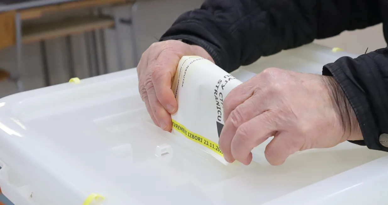 Prijevremeni izbori za predsjednika Republike Srpske. Istočno Sarajevo - Lukavica glasanje/Senad Gubelić