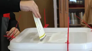 Prijevremeni izbori za predsjednika Republike Srpske. Istočno Sarajevo - Lukavica glasanje/Senad Gubelić