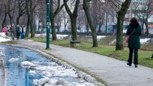 Topljenje snijega po ulicama/Damir Deljo