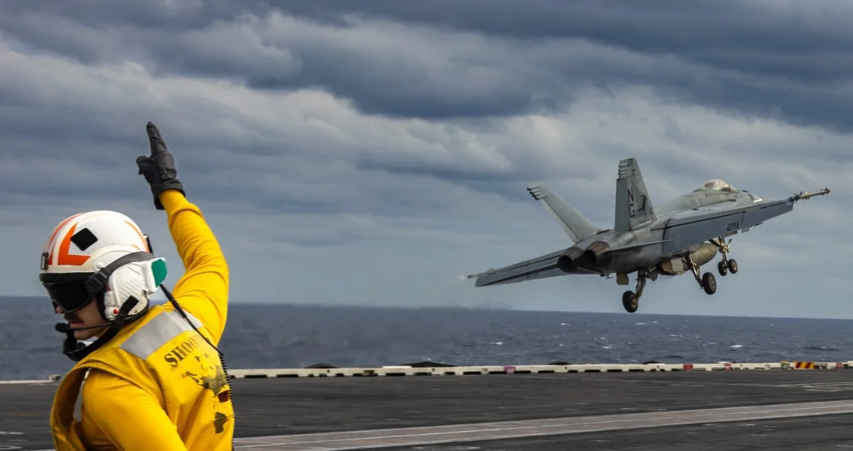 nosač aviona, američki avion, polijetanje aviona sa nosača/Facerbook/Uss Abraham Lincoln