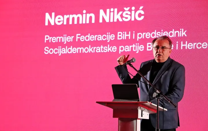Nermin Nik&scaron;ić, predsjednik SDP-a BiH, tribina u Maglaju, obraćanje/Sdp Bih