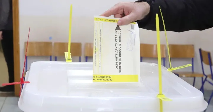 Prijevremeni izbori za predsjednika Republike Srpske. Istočno Sarajevo - Lukavica glasanje/Senad Gubelić