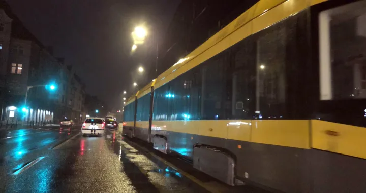 Tramvaji opet ne voze, tramvaji stoje, tramvajski saobraćaj ne radi/Lejla Sofradžija