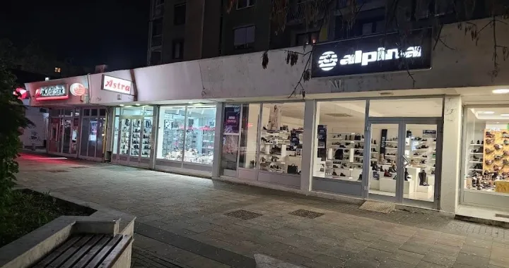 Dobinja 2, klupa ispred Alpine/Crna Hronika