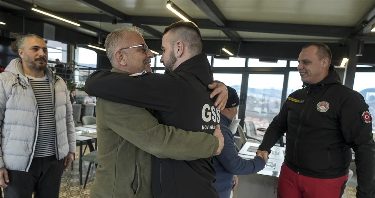 Susret Turčina Hacija Murata Kilinca i bh. spasilaca u Sarajevu, tačno tri godine nakon &scaron;to su ga živog uspjeli izvući ispod ru&scaron;evina zgrade nakon zemljotresa u turskom Hatayu/Samir Jordamović