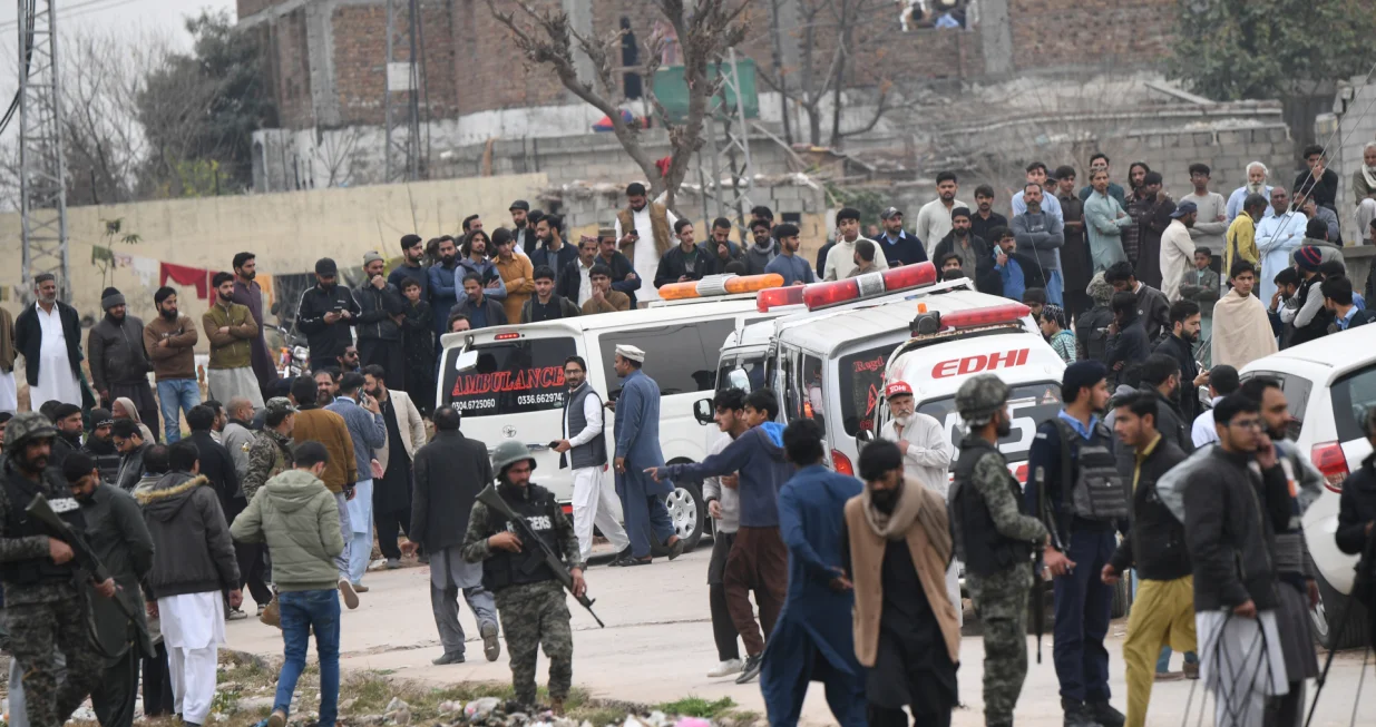 Najmanje 30 osoba je poginulo dok 169 je povrijeД'eno nakon ЕЎto je eksplozija pogodila vjerski objekat u Imambargahu, koji se nalazi u podruДЌju Shehzad Town u Islamabadu glavnom gradu Pakistana (Muhammad Reza - Anadolu Agency)/