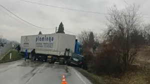 kamion se popriječio na cesti, Kaonik Vitez/Viber