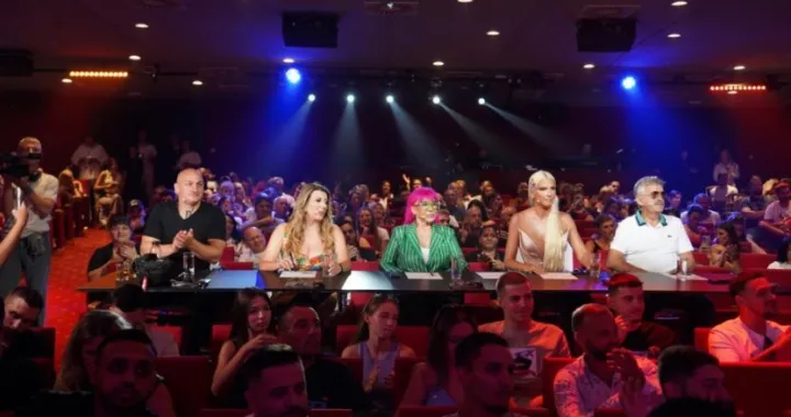 Pinkove zvezde/Dt User