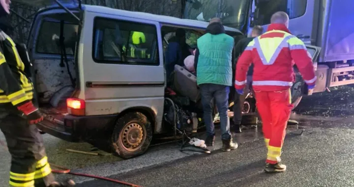 Te&scaron;ka saobraćajna nesreća na magistralnoj cesti Sarajevo - Pale, u mjestu Lapi&scaron;nica//