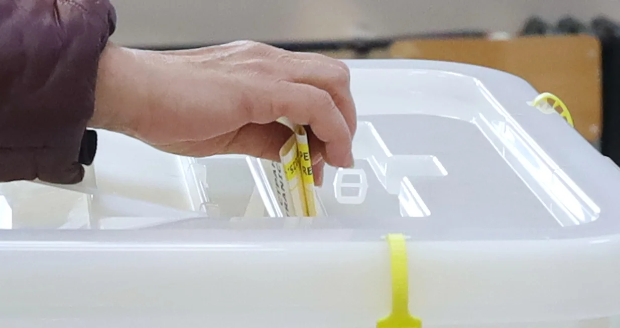 Prijevremeni izbori za predsjednika Republike Srpske. Istočno Sarajevo - Lukavica glasanje/Senad Gubelić