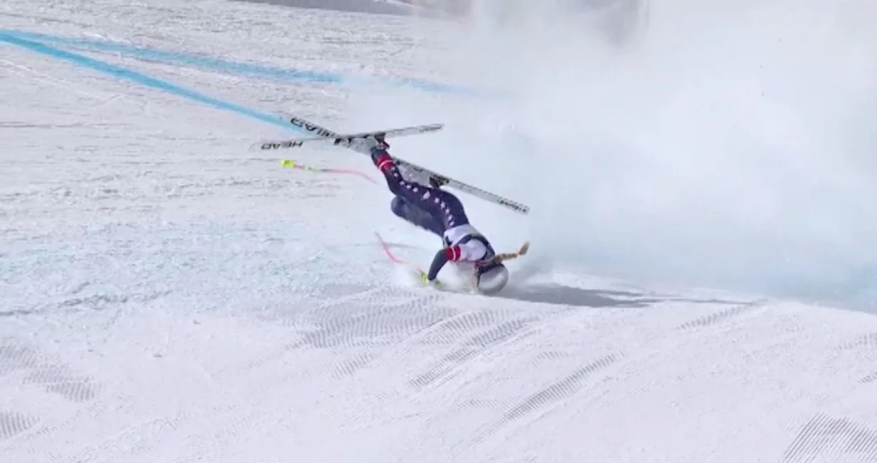 Milano Cortina 2026 Olympics - Alpine Skiing - Women's Downhill - Tofane Alpine Skiing Centre, Belluno, Italy - February 08, 2026. In this screen grab taken from a video shows Lindsey Vonn of United States crashing during the Women's Downhill. REUTERS/IOC/OBS/Foto: Handout