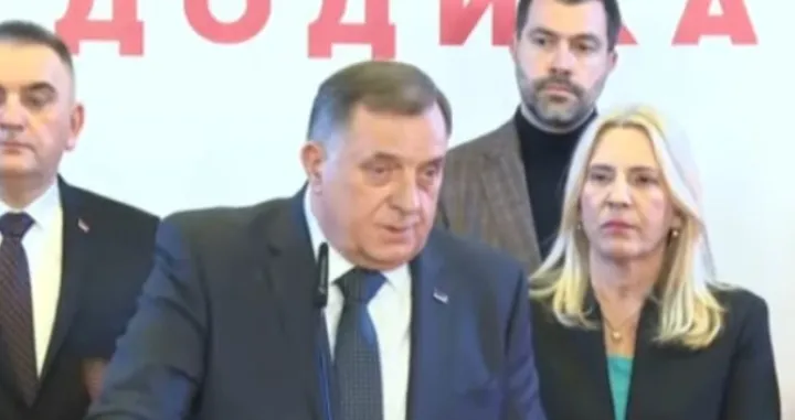 Milorad Dodik, predsjednik SNSD-a, press konferencija/Prtsc