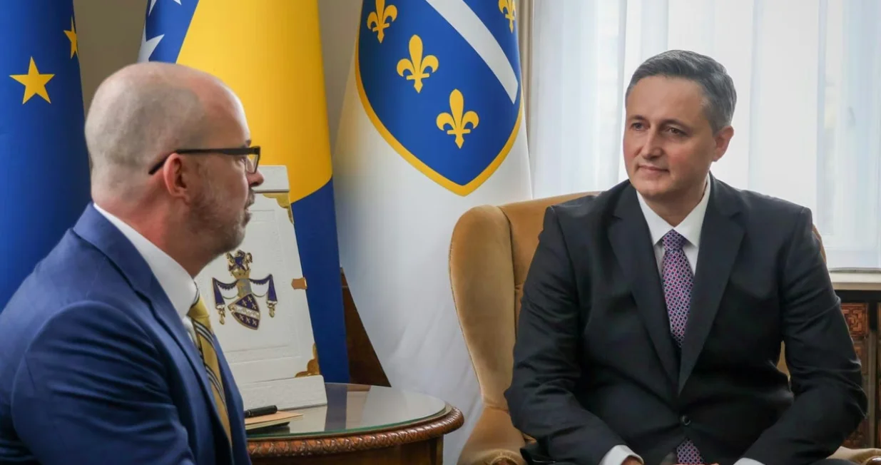 Bećirović i Ginkel na sastanku/