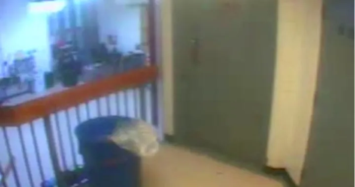 Objavljena snimka pronalaska tijela Jeffreyja Epsteina/Screenshot