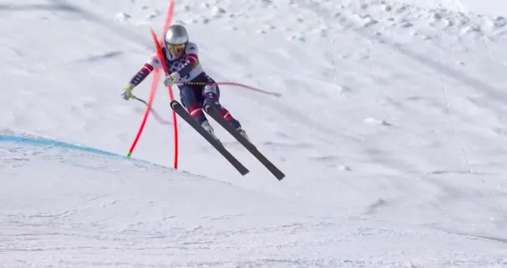 Milano Cortina 2026 Olympics - Alpine Skiing - Women's Downhill - Tofane Alpine Skiing Centre, Belluno, Italy - February 08, 2026. In this screen grab taken from a video shows Lindsey Vonn of United States crashing during the Women's Downhill. REUTERS/IOC/OBS/Foto: Handout