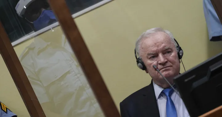 epa09255124 Former Bosnian Serb military chief Ratko Mladic sits in the court room in The Hague, Netherlands, 08 June 2021. The United Nations court will delivers its verdict in the appeal of Mladic against his convictions for genocide and other crimes and his life sentence for masterminding atrocities throughout the Bosnian war. EPA/PETER DEJONG/POOL/Peter Dejong/Pool