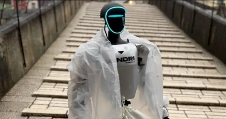 Prvi bh. humanoidni robot Roby, Mostar, &scaron;etnja/Bljesak.info
