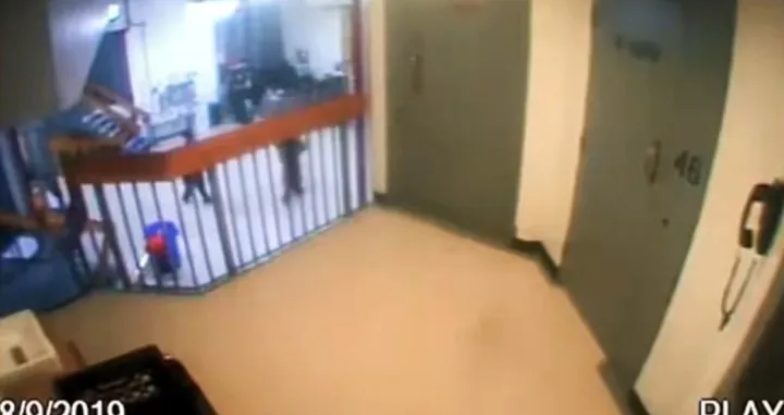 Snimak iz zatvora kada je preminuo Jeffrey Epstein/Screenshot 