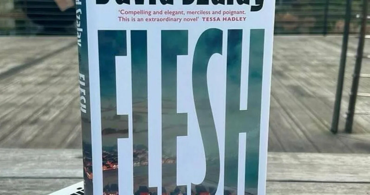 Naslovnica knjige "Flesh"/