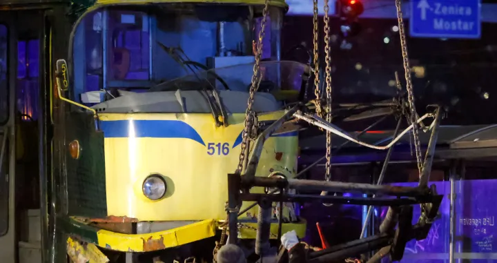 Uklonjen tramvaj sa ceste i &scaron;ina nakon te&scaron;ke saobraćajne nesreće/Damir Deljo