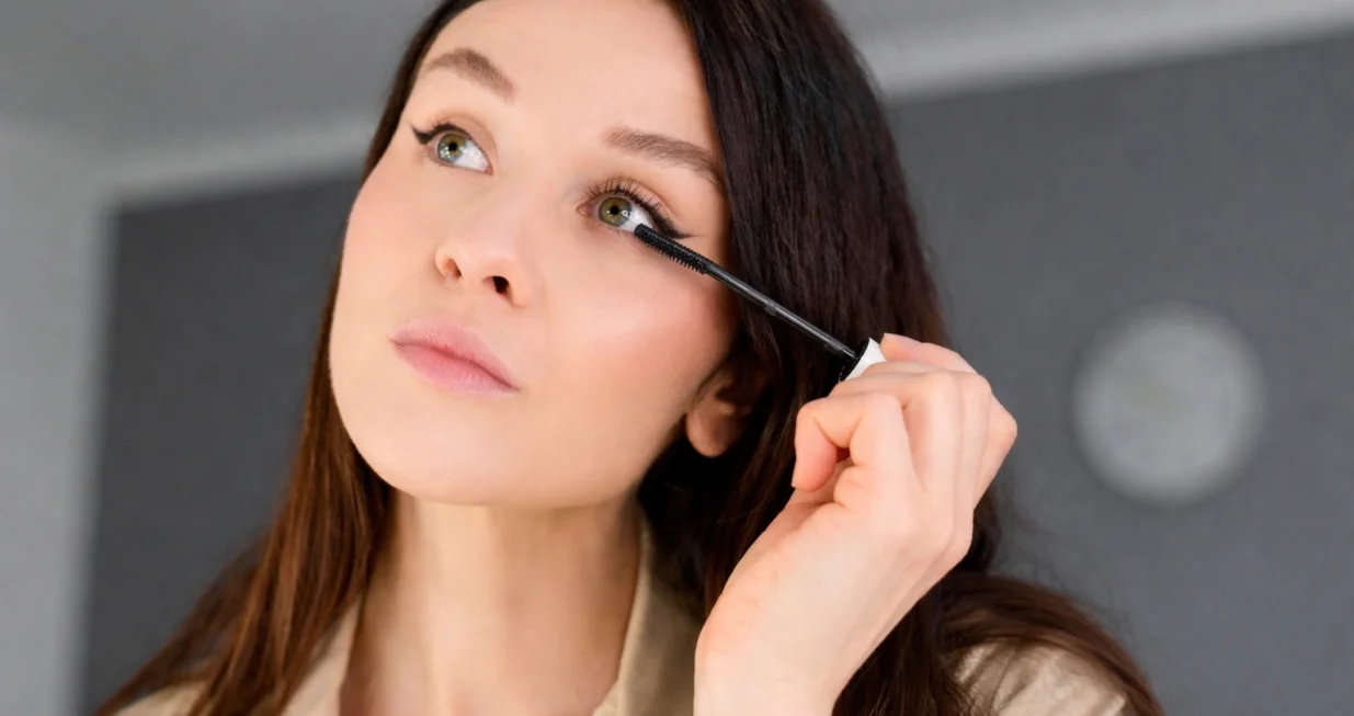 Tu&scaron; za oči u make-up rutini//