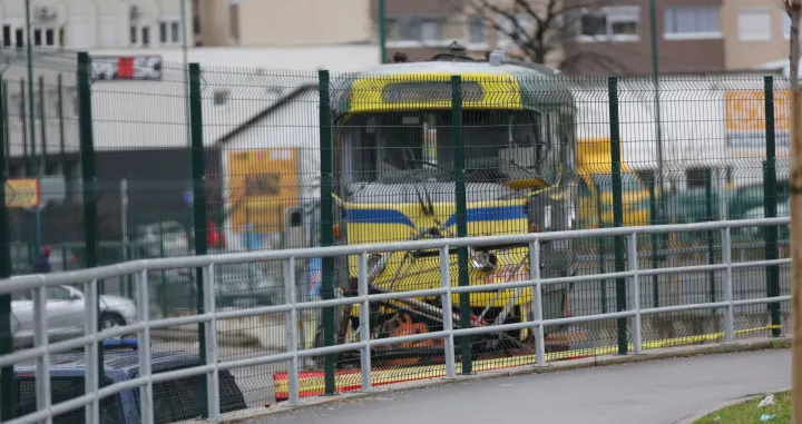 Tramvaj u krugu grasa/Senad Gubelić
