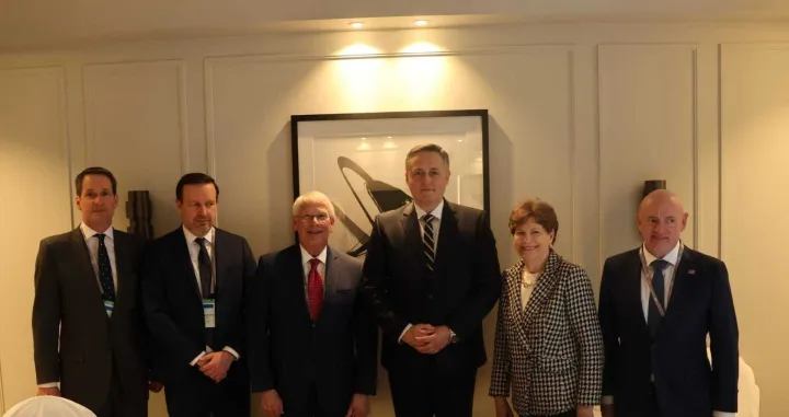 Denis Bećirović s delegacijom Senata SAD, koju su činili senatori Roger Wicker, Jeanne Shaheen, James Himes, Chris Murphy, Mark Kelly i Ruben Gallego, u Minhenu//