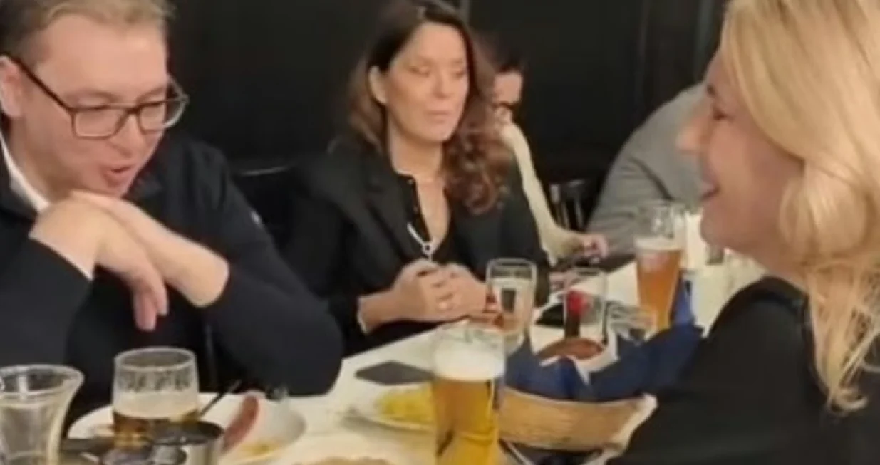 aleksandar vučić, željka cvijanović, minhen, kafana/Screenshot