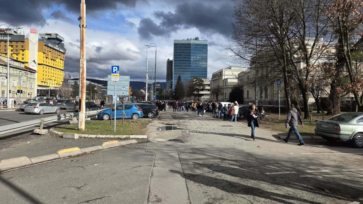 Sarajevo ponovo na ulici: počelo okupljanje zbog smrti Erdoana Morankića, građani traže odgovornost institucija/Nedim Fetahović