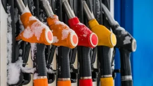 benzinska pumpa, gorivo, točenje goriva/Freepik