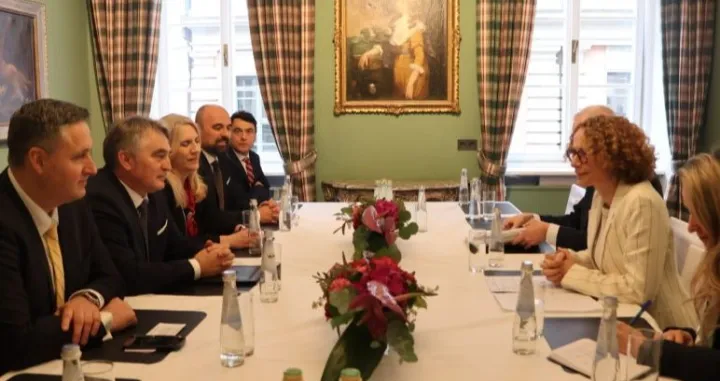 Članovi Predsjedni&scaron;tva BiH sa Radmilom &Scaron;ekerinskom/