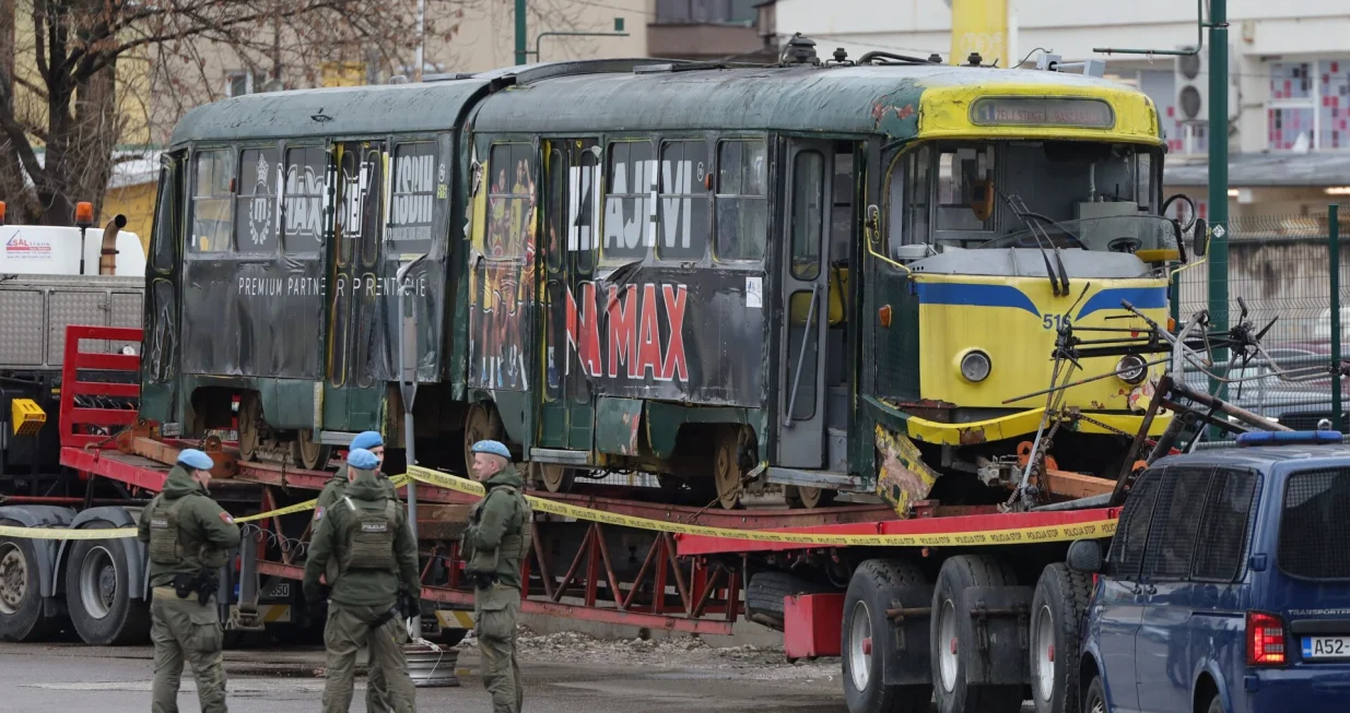 Tramvaj u krugu grasa/Senad Gubelić