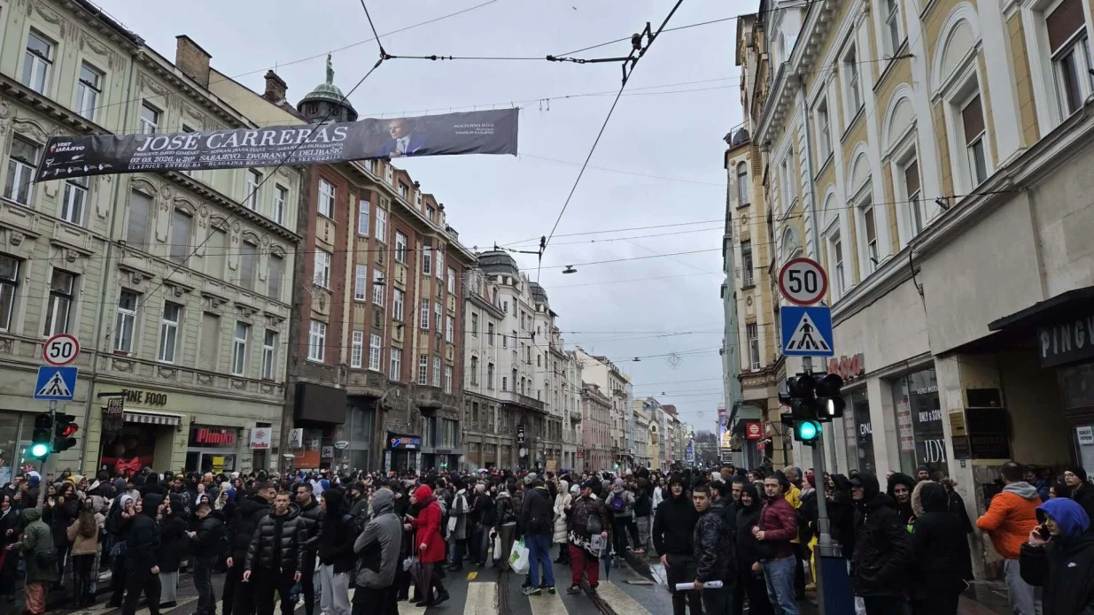 Izbila tuča, reagovala policija u civilu, uhap&scaron;eni huligani/Nedim Fetahović