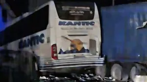 Sudar kamiona i autobusa/Derventa Caffe//