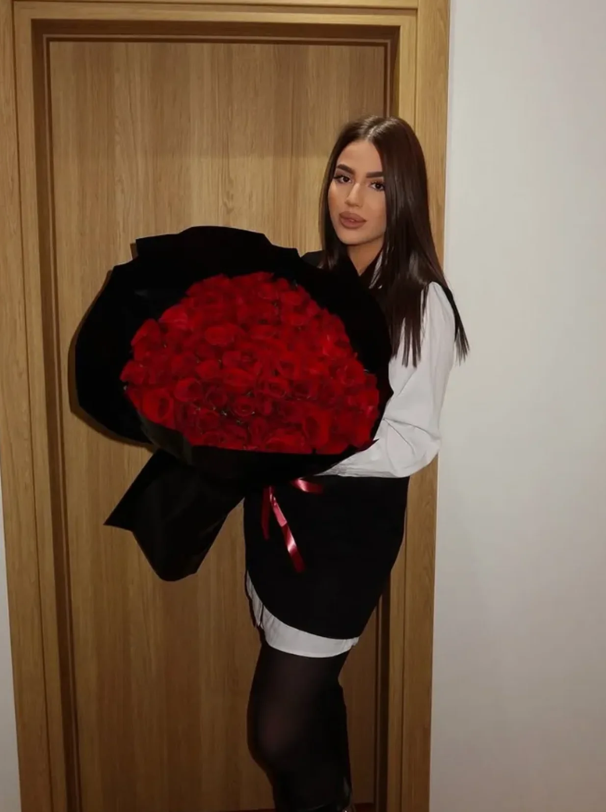 Una Čolić, poklon, 100 ili 101 ruža, poklon od dečka, Dan zaljubljenih/Prtsc