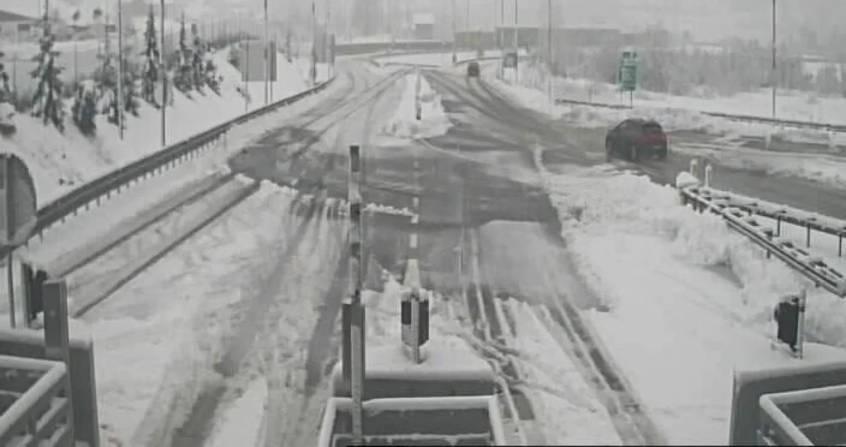 Autocesta A1 Tarčin, snijeg na putu//