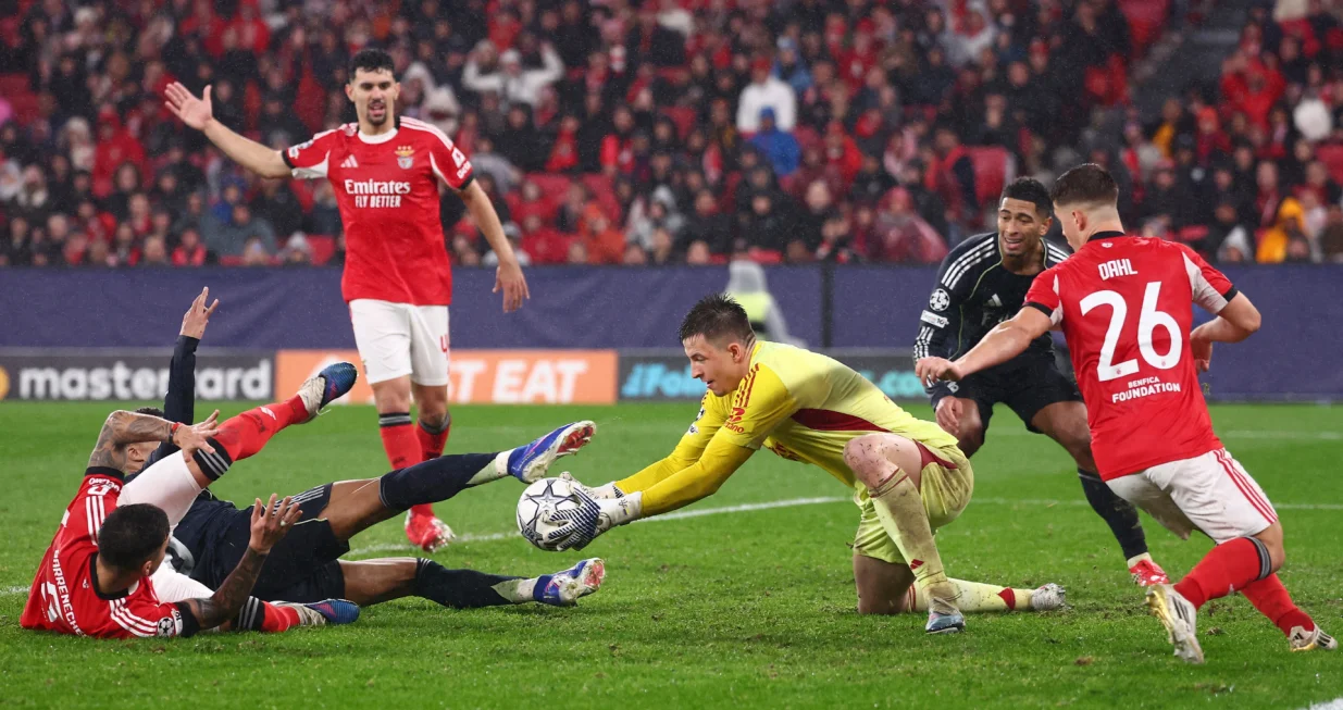 Soccer Football - UEFA Champions League - Benfica v Real Madrid - Estadio da Luz, Lisbon, Portugal - January 28, 2026 Benfica's Anatoliy Trubin in action REUTERS/Pedro Nunes/Foto: Pedro Nunes