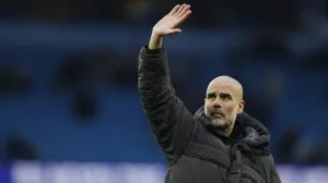 Soccer Football - FA Cup - Fourth Round - Manchester City v Salford City - Etihad Stadium, Manchester, Britain - February 14, 2026 Manchester City manager Pep Guardiola salutes their fans after the match Action Images via Reuters/Jason Cairnduff/Foto: Jason Cairnduff